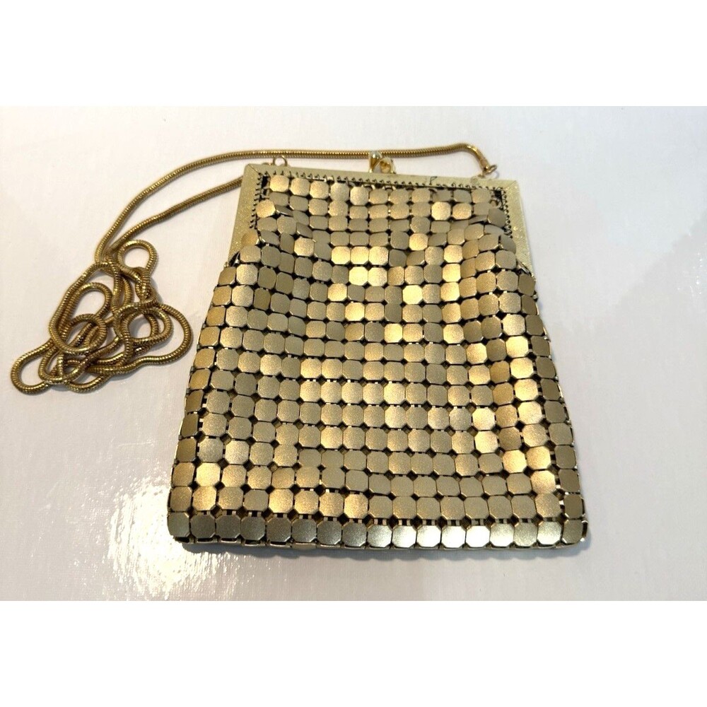 Vintage La Regale Gold Tone Chainmail Mesh Evening Clutch with Chain Strap